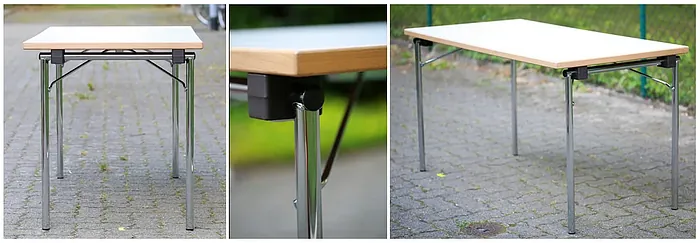 Stuhlkreis aus bunten Stühlen im großen Saal